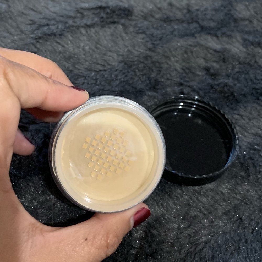 Banana Setting Powder - Picture 3 of 5